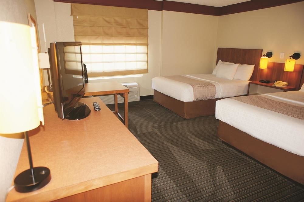 La Quinta Inn & Suites by Wyndham Austin Airport photo 4