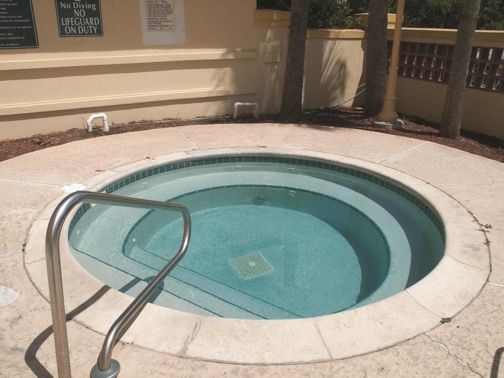 La Quinta Inn & Suites by Wyndham Orlando UCF photo 4