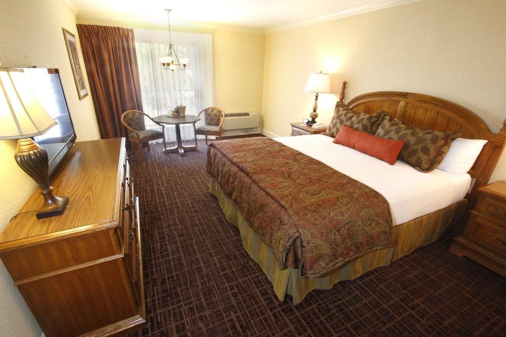 LOMBARD MOTOR INN photo 4
