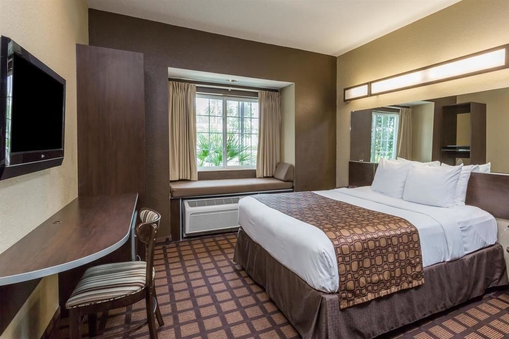 Microtel Inn & Suites by Wyndham Jacksonville Airport photo 3