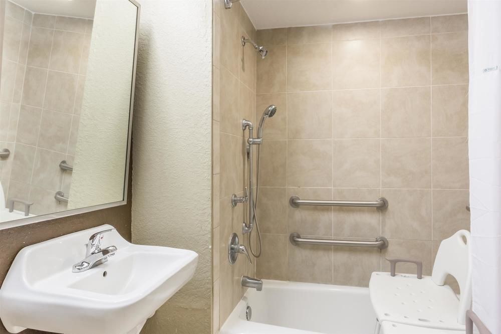 Microtel Inn & Suites by Wyndham Jacksonville Airport photo 4