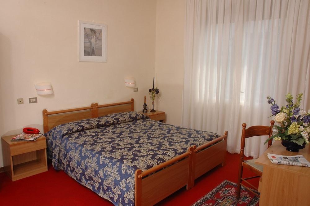 HOTEL MODERNO photo 1