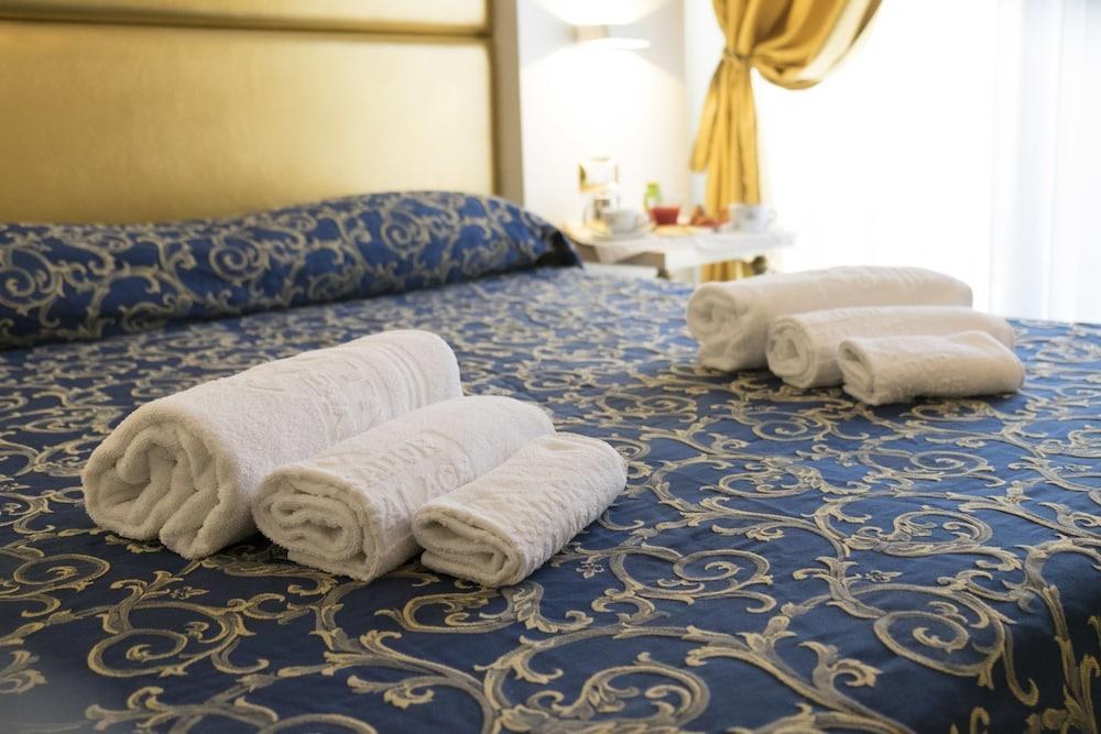 HOTEL AMBASSADOR photo 4