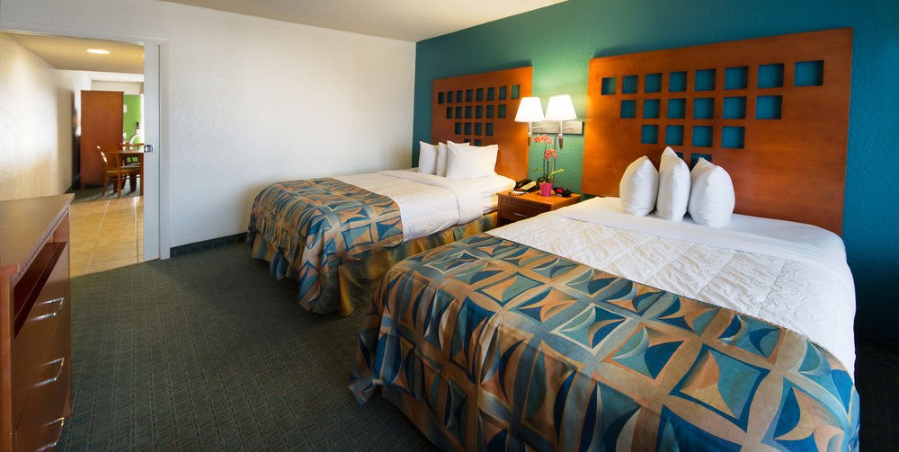 Ramada by Wyndham Hotel & Water Park photo 3