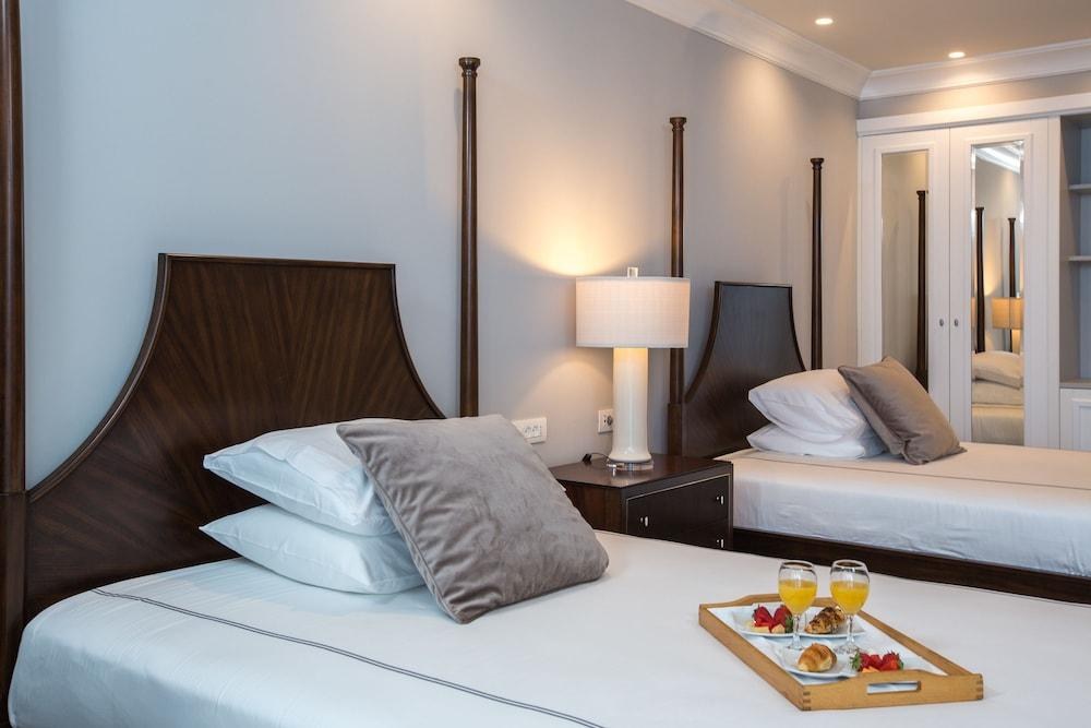 Royal Blue hotel photo 2