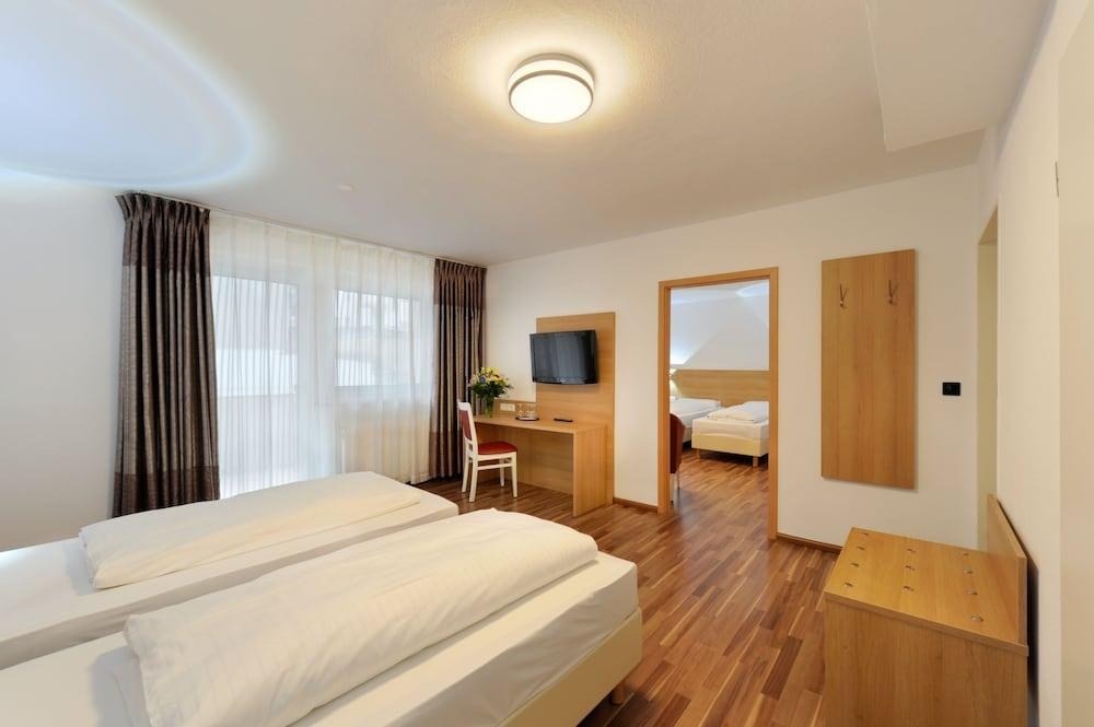 Bellevue Hotel photo 2