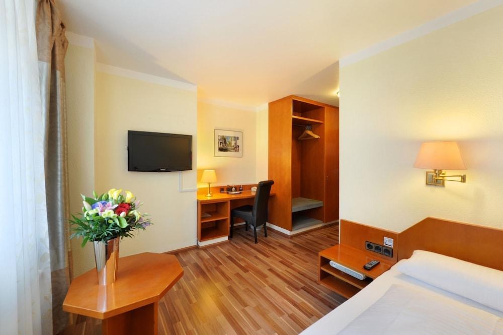 Bellevue Hotel photo 3