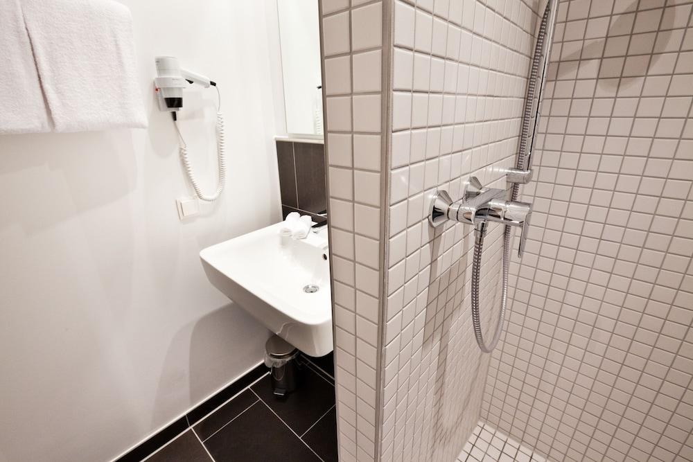 B&B Hotel München-Moosach photo 4