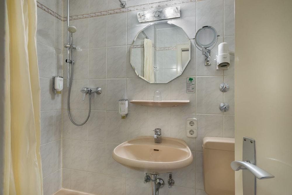 Novum Hotel Stuttgart Hauptbahnhof - Rieker photo 4