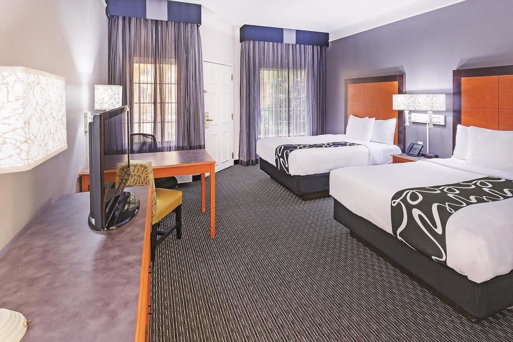 La Quinta Inn & Suites by Wyndham Dallas - Addison Galleria photo 4