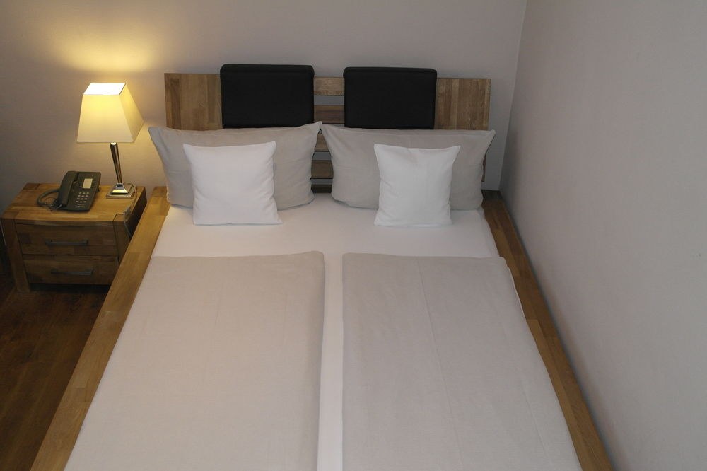 Hotel Attache photo 1