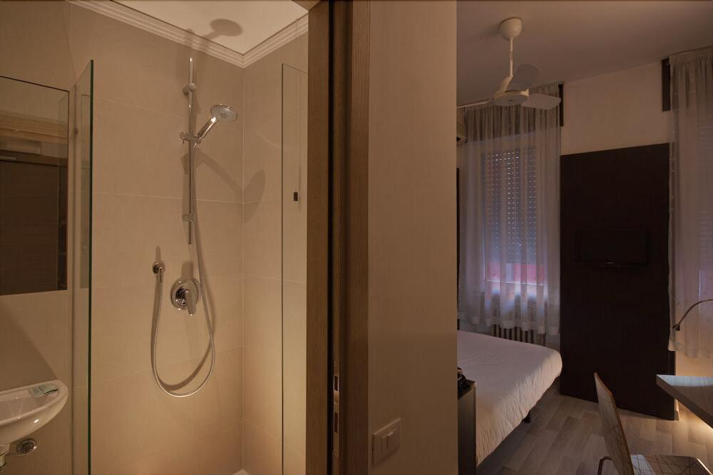Genius Downtown Hotel photo 2