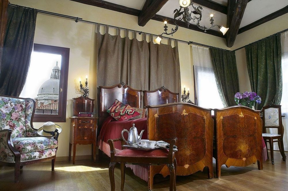 Hotel Flora photo 1