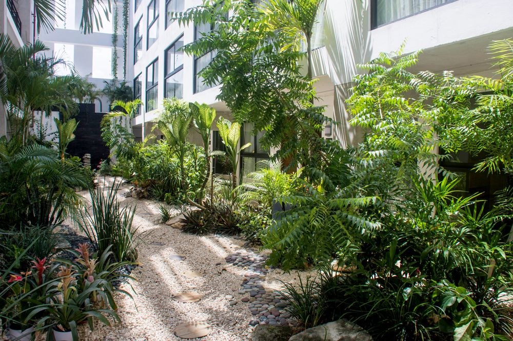 HOTEL 52