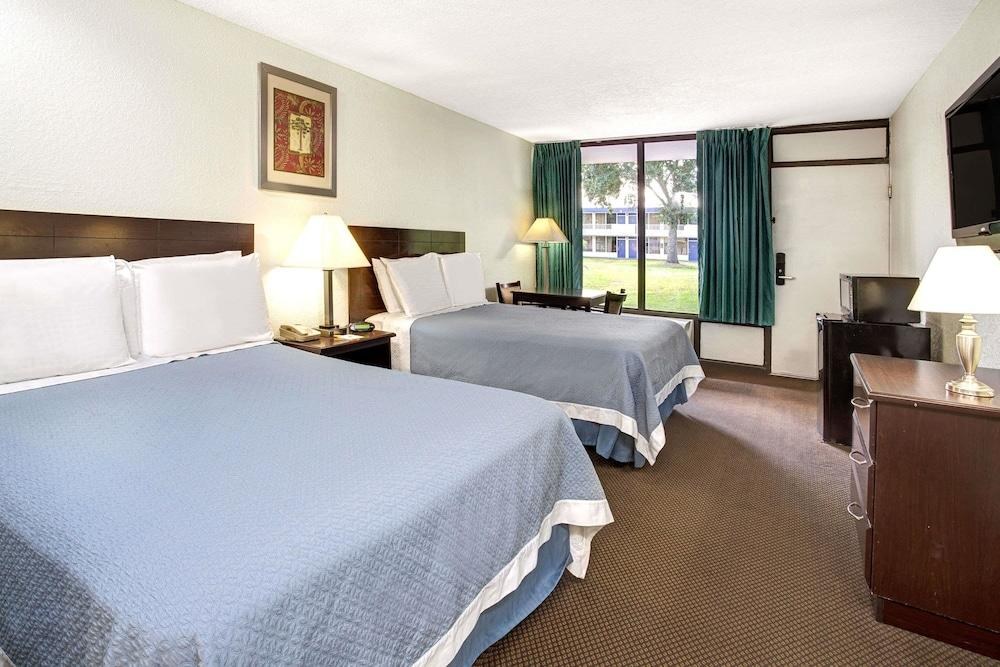 Baymont by Wyndham Orlando Lake Buena Vista South photo 3