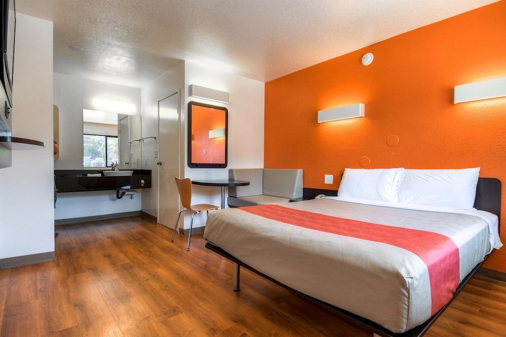 Motel 6 San Diego Hotel Circle photo 2