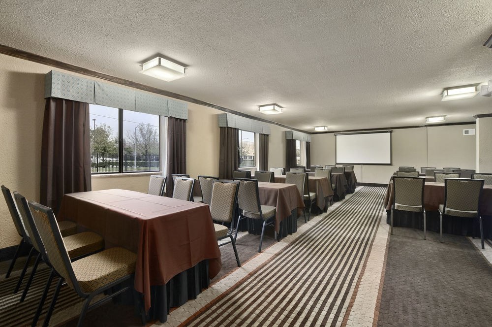 Ramada by Wyndham Houston Intercontinental Airpt S