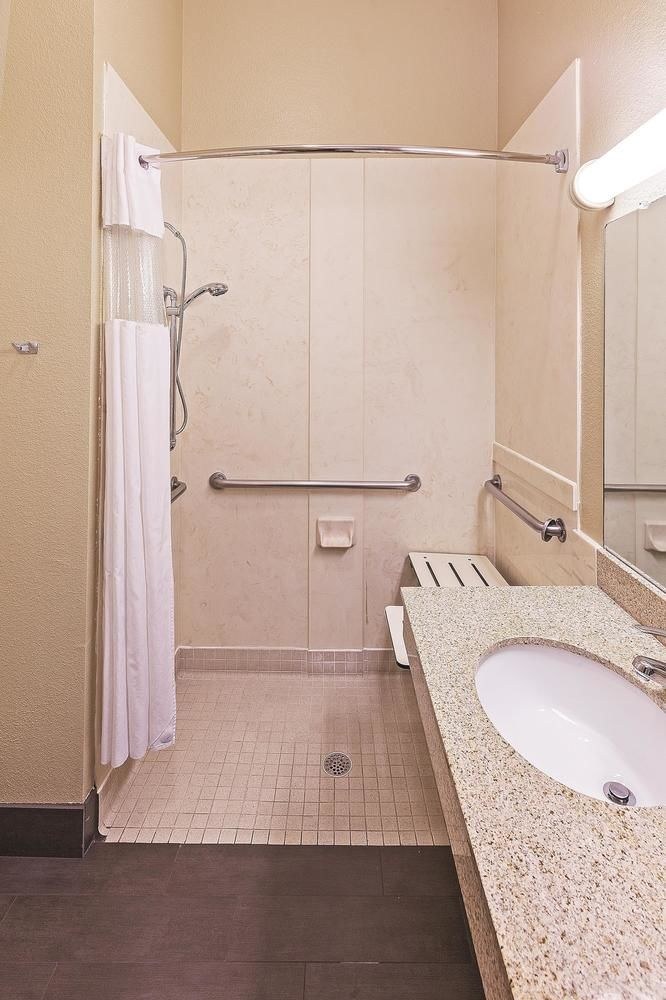 La Quinta Inn & Suites Houston Hobby Airport photo 1