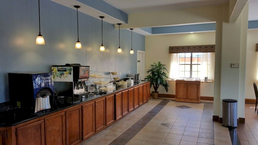 Quality Suites Houston Hobby Airport photo 1