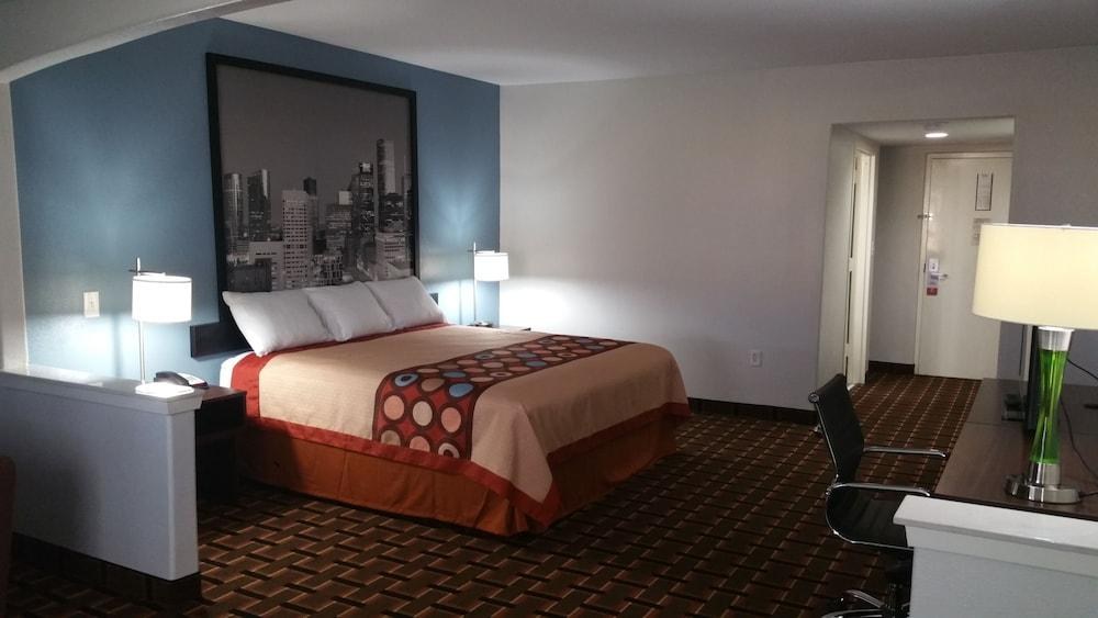 Quality Suites Houston Hobby Airport photo 3