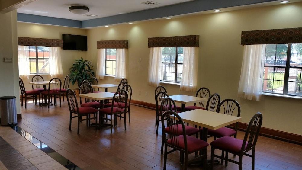 Quality Suites Houston Hobby Airport photo 4
