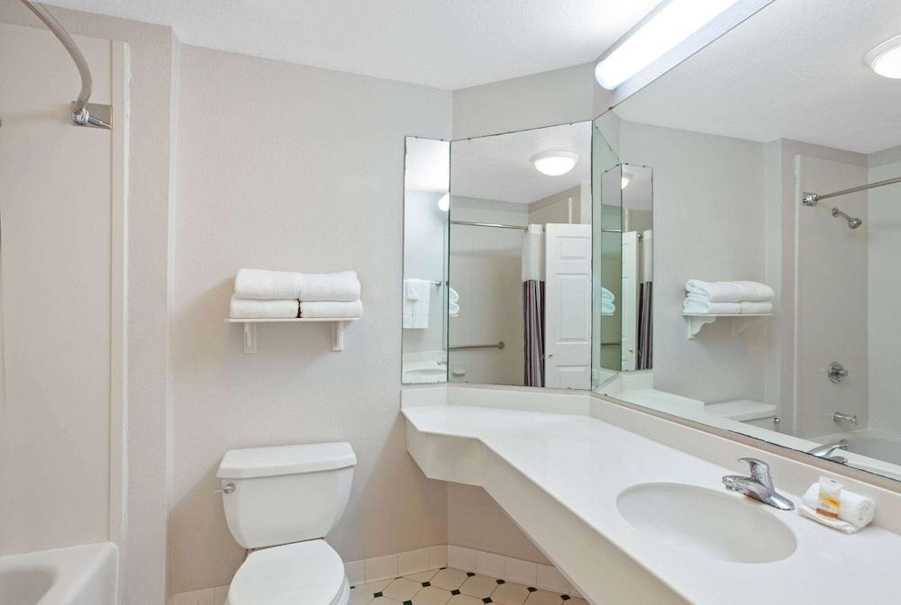 La Quinta Inn & Suites Houston Galleria Area photo 3