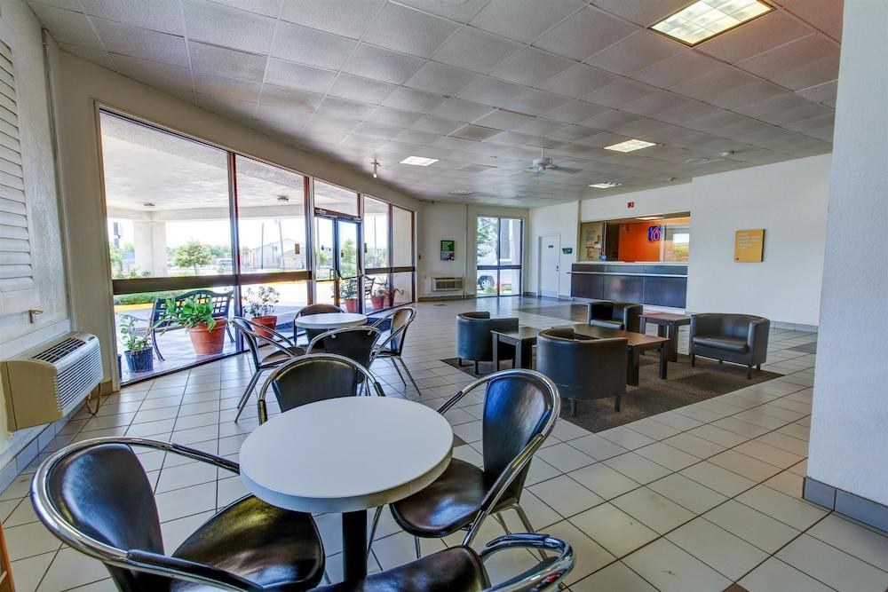 Motel 6 Houston-Hobby photo 2