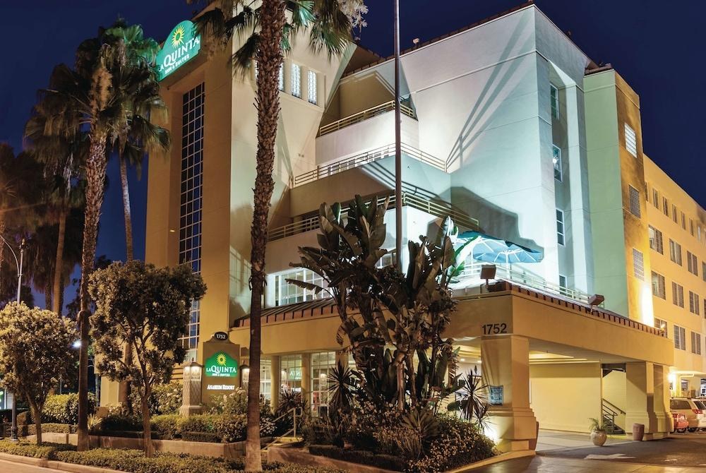 La Quinta Inn & Suites by Wyndham Anaheim photo 2