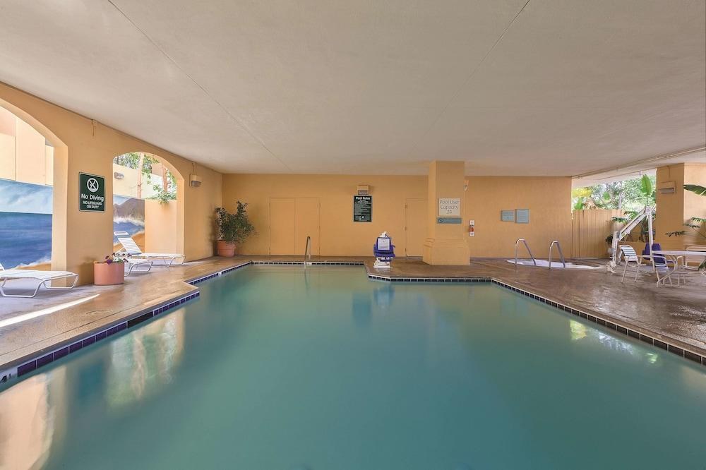 La Quinta Inn & Suites by Wyndham Anaheim photo 3
