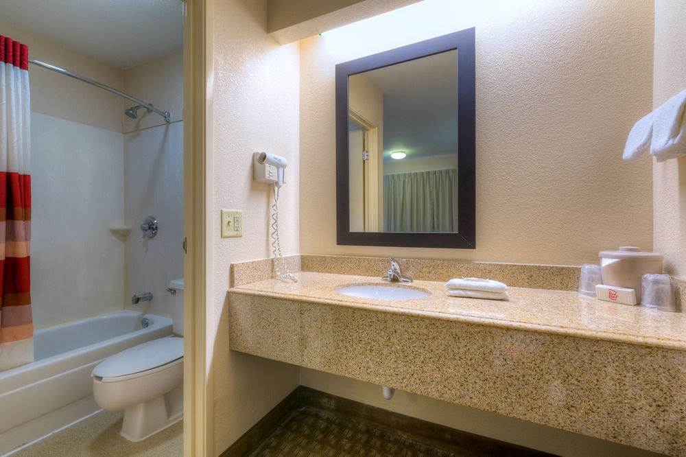 RED ROOF INN EAST MEMPHIS photo 1