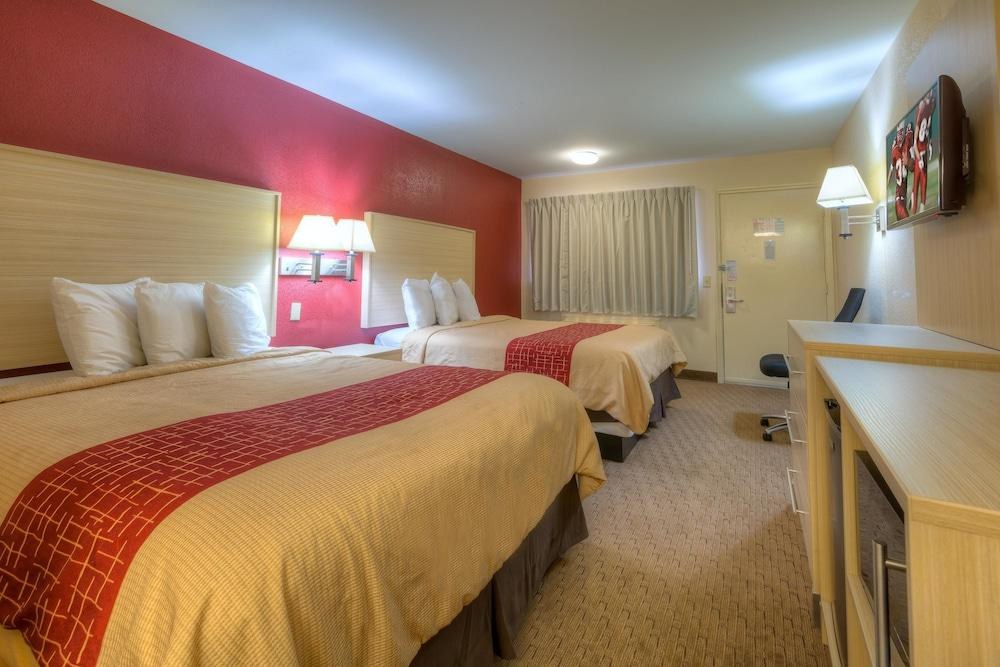 RED ROOF INN EAST MEMPHIS photo 2