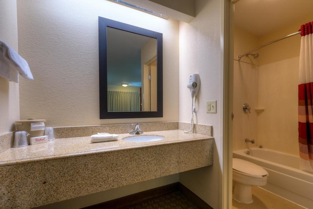 RED ROOF INN EAST MEMPHIS photo 3