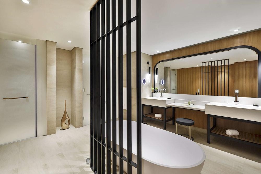 DoubleTree by Hilton Dubai - Business Bay photo 3