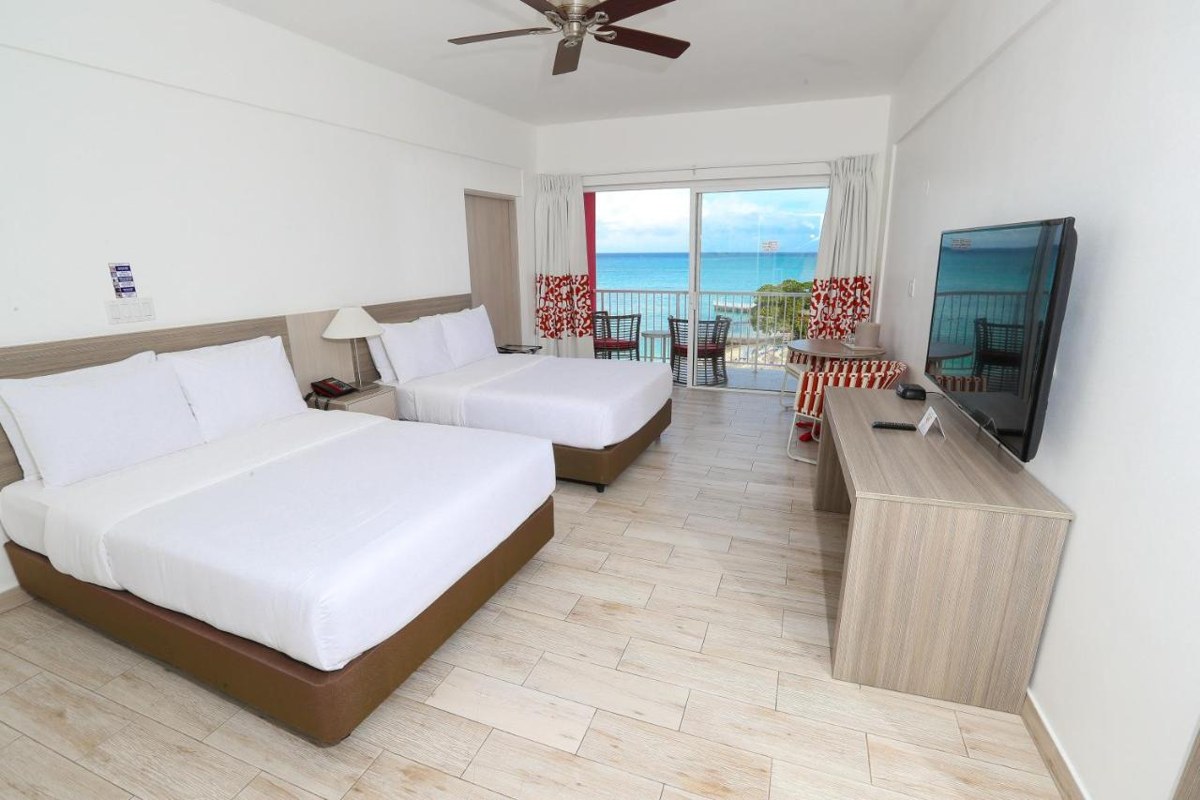 GRAND DECAMERON CORNWALL BEACH photo 4