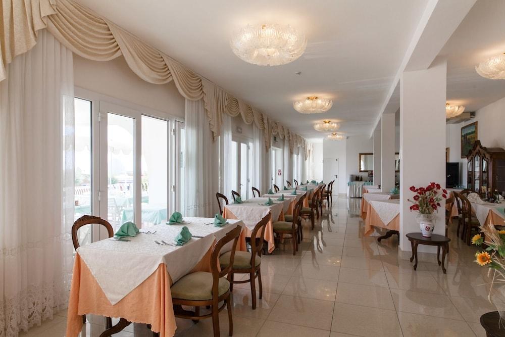 Hotel Dea photo 2