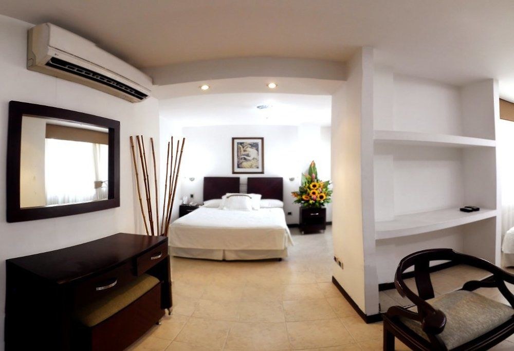 hotel plaza las americas photo 1