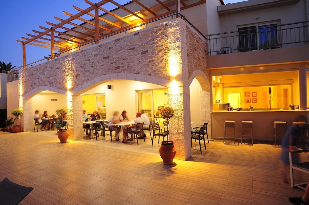 Maravel Star Art Hotel photo 4