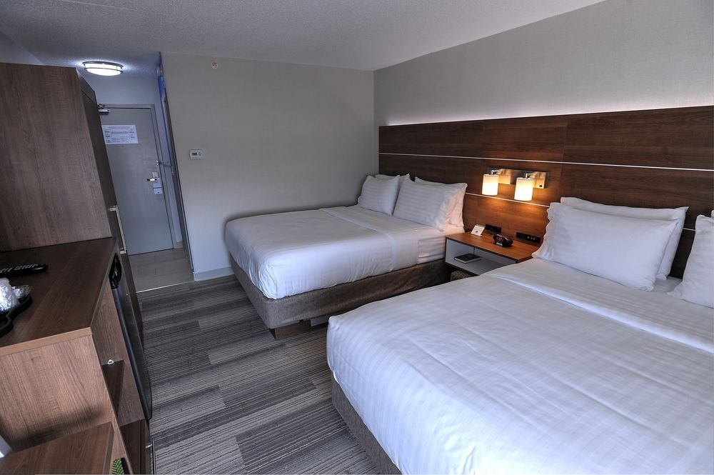 Holiday Inn Express & Suites Toronto Airport West by IHG photo 1