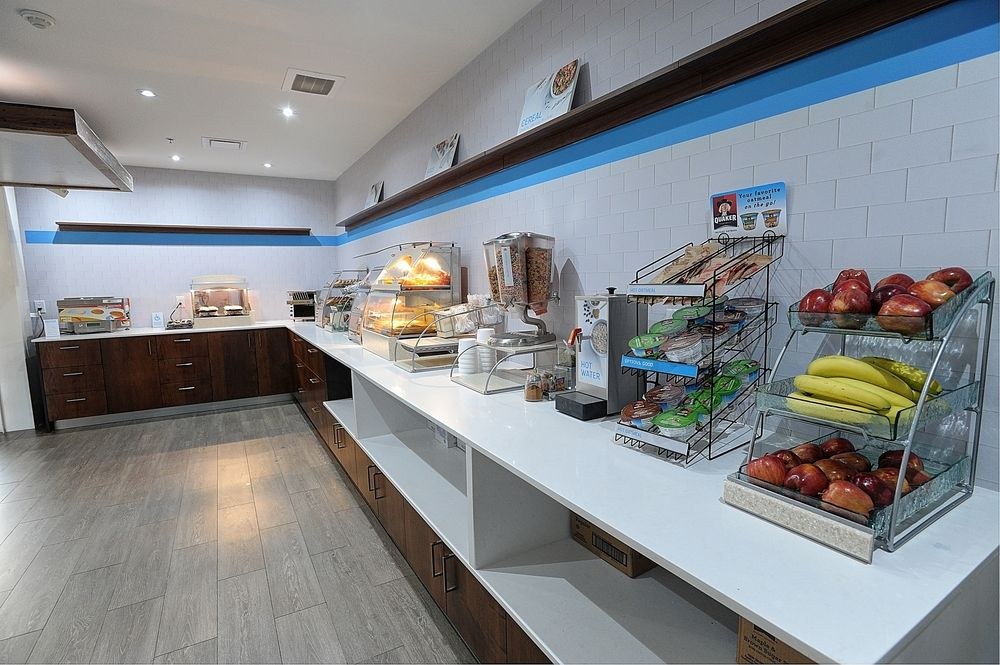 Holiday Inn Express & Suites Toronto Airport West by IHG photo 4