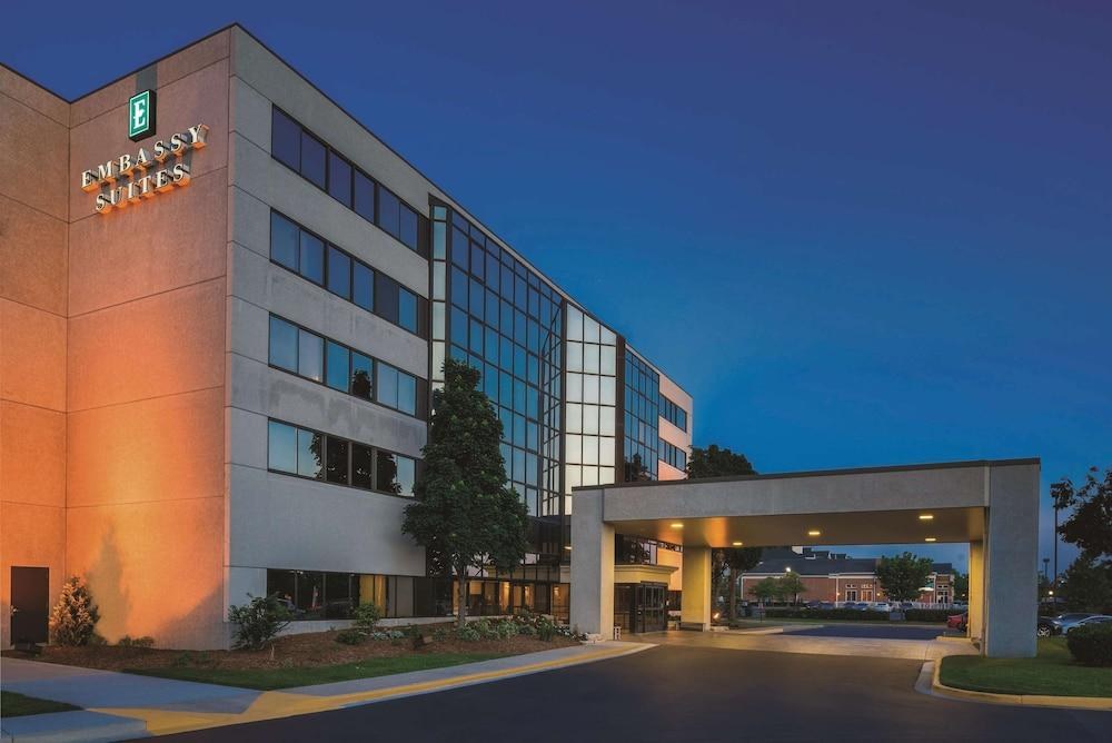 Embassy Suites by Hilton Milwaukee Brookfield photo 3