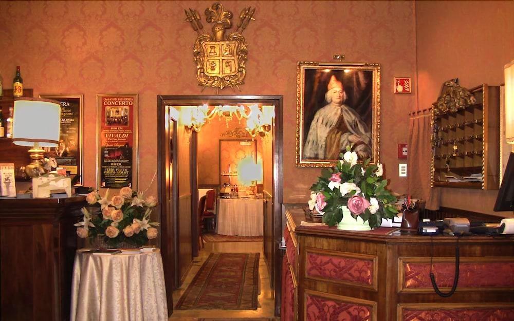 HOTEL LISBONA photo 2