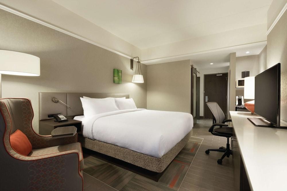 HILTON GARDEN INN CALGARY DOWNTOWN photo 3