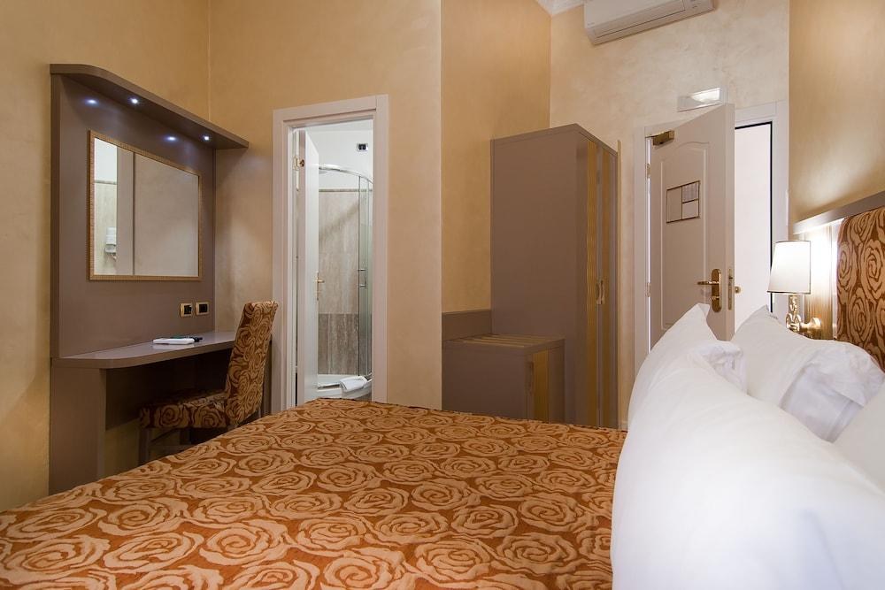 HOTEL FELLINI photo 2