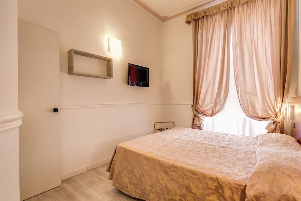 HOTEL MARTINI photo 3
