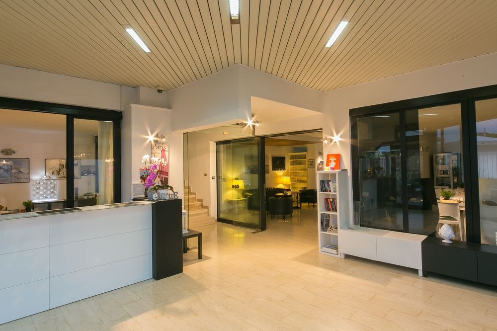 HOTEL RIVIERA photo 1