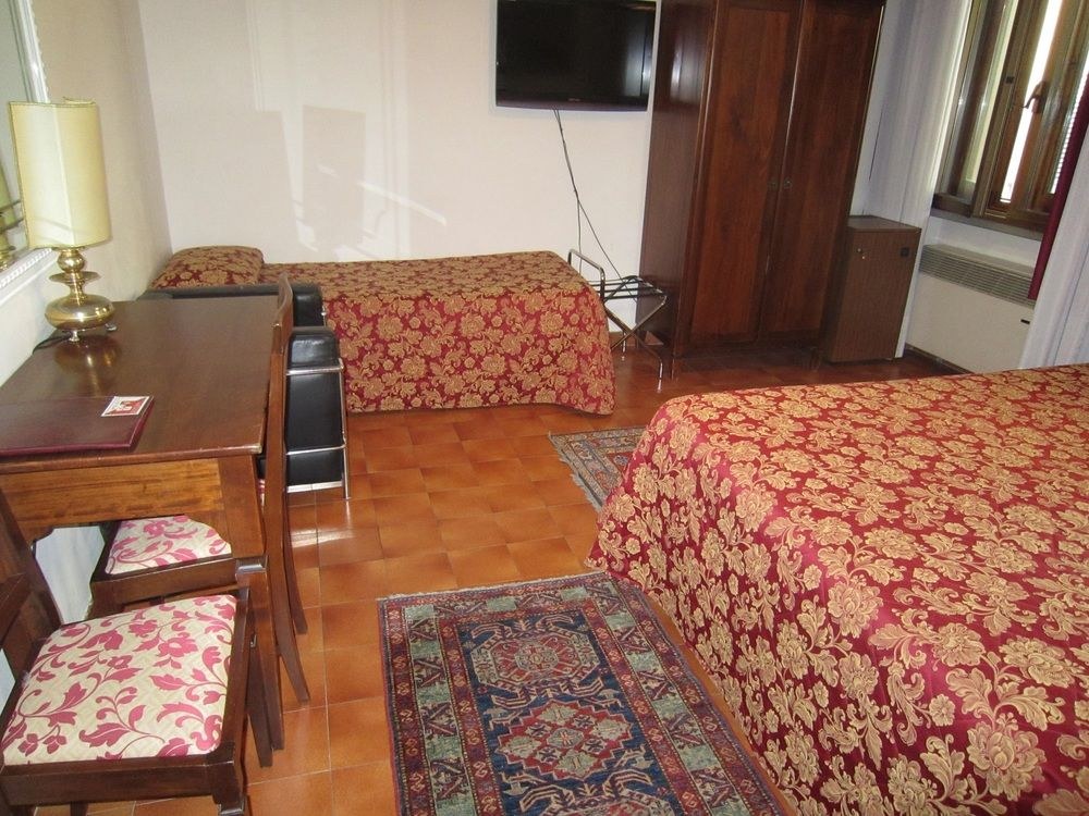 HOTEL CITY photo 3