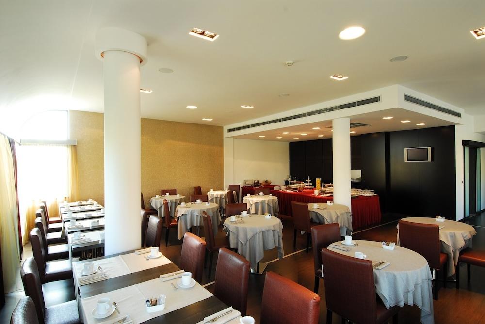 COSMOPOLITAN HOTEL photo 4