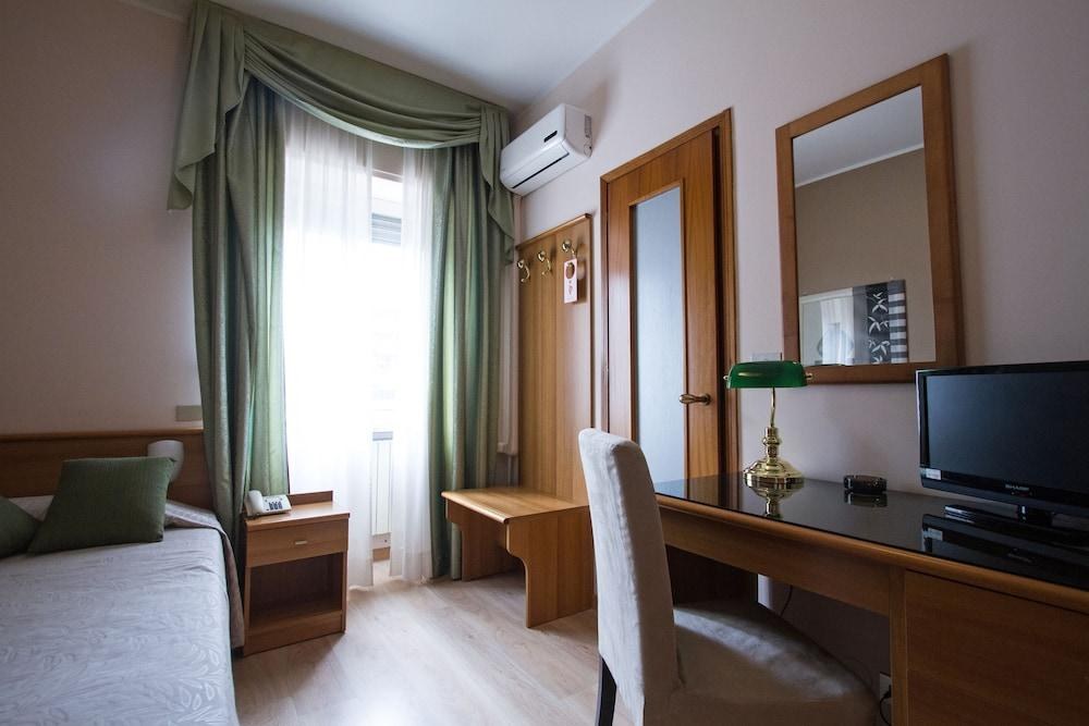 HOTEL ADRIANO photo 3