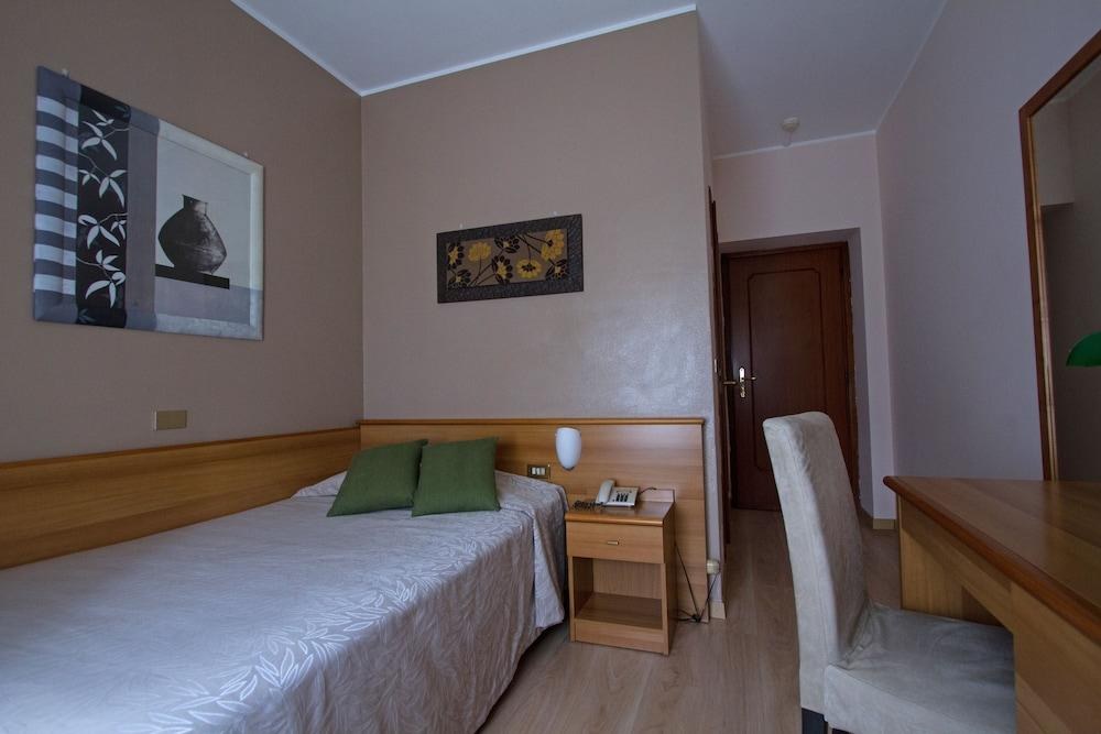 HOTEL ADRIANO photo 4
