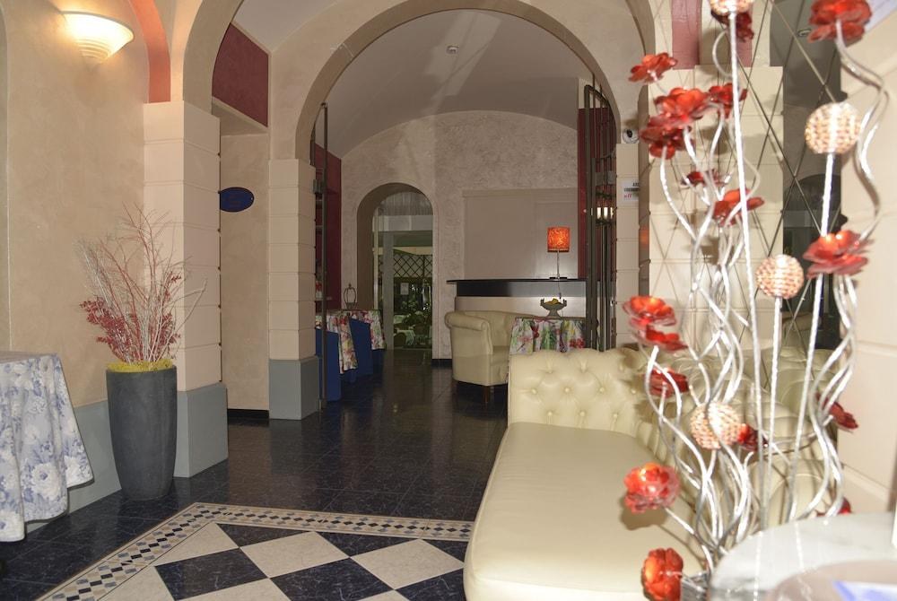 HOTEL AMADEUS photo 2